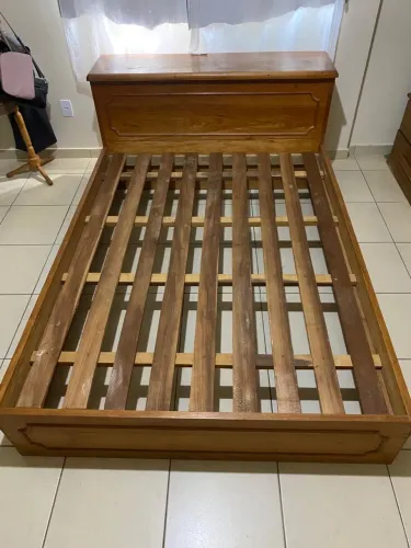 CAMA DE MADEIRA COM BAÚ