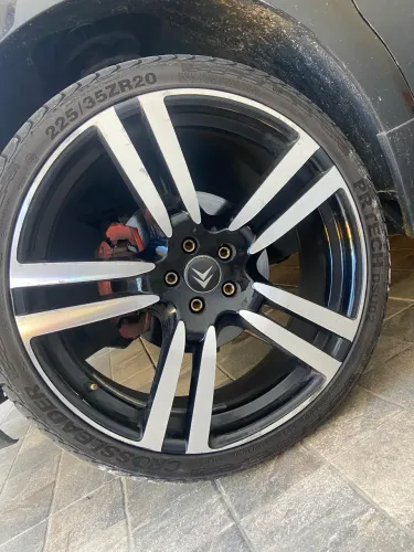 Vendo Rodas 20 LIGA LEVE 5 furos com adaptador p/ 4