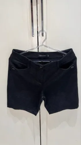 Shorts Gregory preto tamanho 38. Acetinado.
