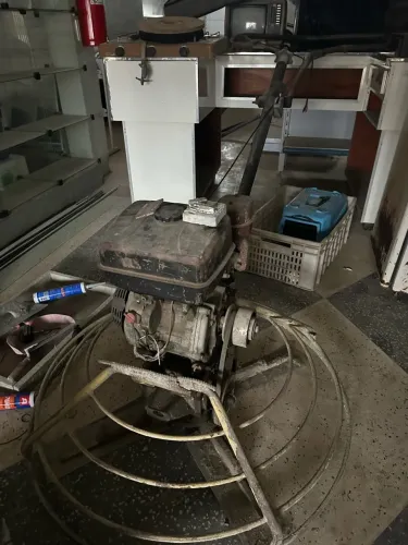 Máquina queimar piso 