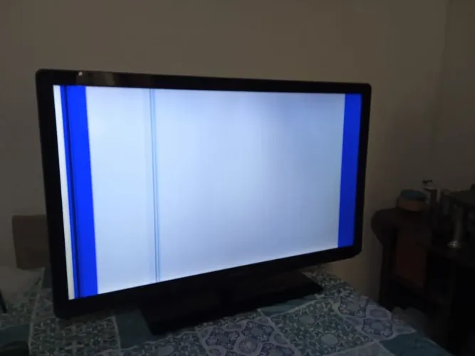 Vendo TV Philips 32 polegadas com defeito p/tirar peças