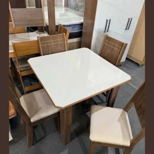 Mesa com 4 cadeiras - entregamos hoje
