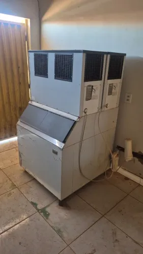 MAQUINA DE GELO EM CUBOS EVEREST EGC 300 KG