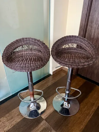 Banqueta giratória em fibra sintética 