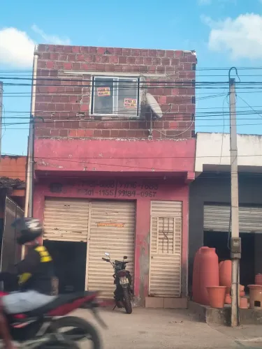 Vende 1 casa nova encima e uma loja em baixo 1 loja na entrada da cidade de tracunhaem