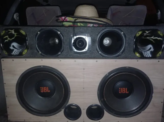 Som automotivo JBL