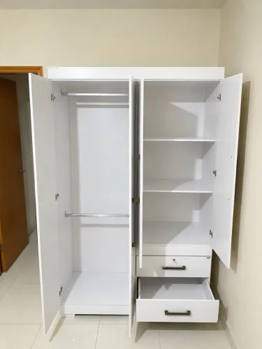 Guarda-Roupa 4 Portas e 3 Gavetas - Excelente Estado 