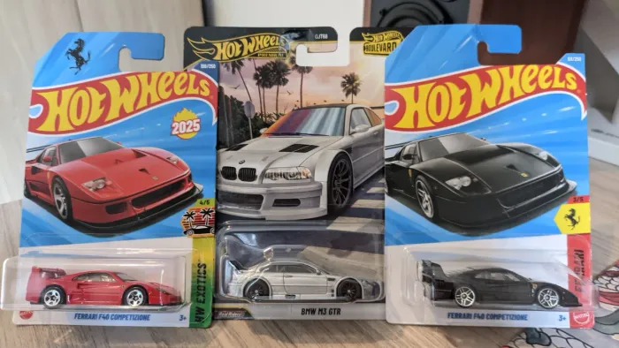 HotWheels Premium BMW M3 GTR + 2 Ferrari F40