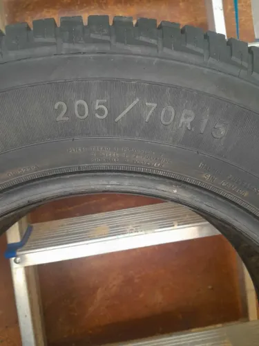 Pneu ar 15 em ótimo estado de conservação 