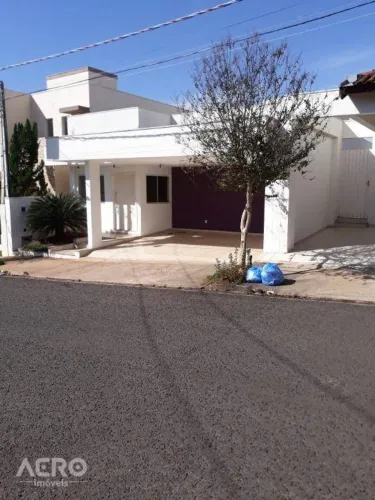 Casa com 3 dormitórios para alugar, 150 m² por R$ 4.920,00/mês - Jardim Colonial - Bauru/S