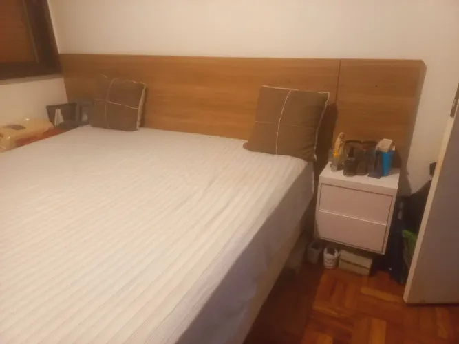 Cama king com colchão e duas cabeceiras
