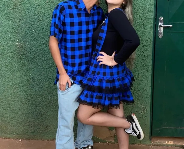? Look Completo Festa Junina Azul ? Jardineira + Camisa Xadrez + Laço Xadrez | Usado 1x