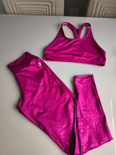 Conjunto legging e top de academia DLK novo