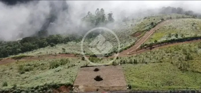 Terreno em leve declive com 485 m2 à venda no condomínio Fazenda Inglesa. Teresópolis - RJ