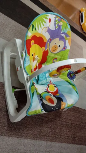 Cadeirinha Fisher Price vibratória - em perfeito estado.