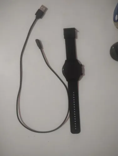 Relógio digital com todas as funções semi novo