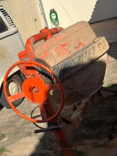 Betoneira de 400 lts marca METALPAMA