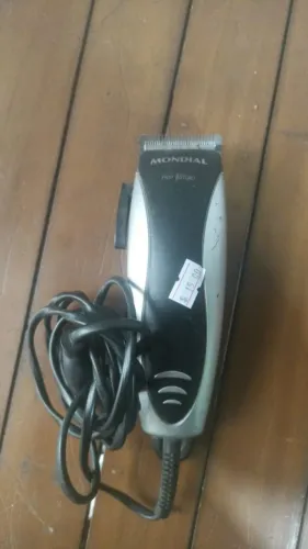 Máquina de Cortar Cabelo Mondial Usada - Sem Pentes