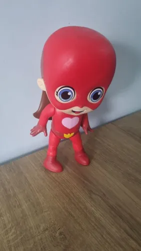 Boneca Gi aventureira vermelha