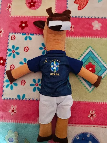 Pelúcia Cavalinho da Seleção com Camisa Azul - Foto real do produto