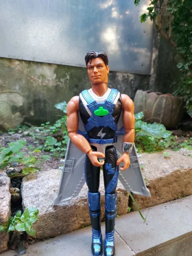 Boneco Max Steel com Asas