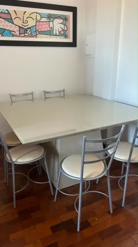 Vendo mesa jantar quadrada Laca Off-white com tampa de vidro + 6 cadeiras