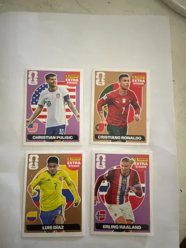 4 figurinhas Legends panini