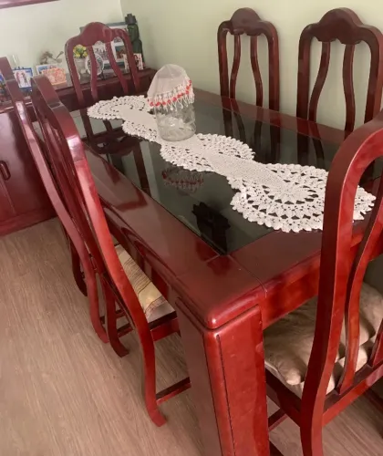 Mesa de jantar com 06 cadeiras