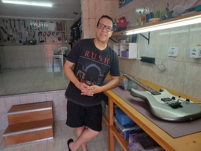 Conserto de violão e guitarra - Luthier profissional ABC / SP