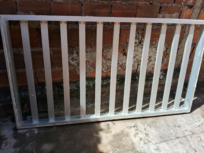 Grade de alumínio