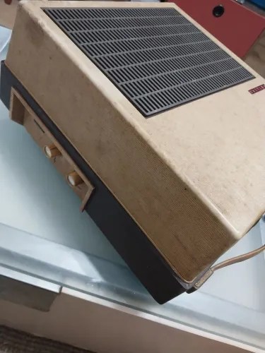 Toca-discos portátil vintage da Philips, modelo AG 4025, do ano de 1964