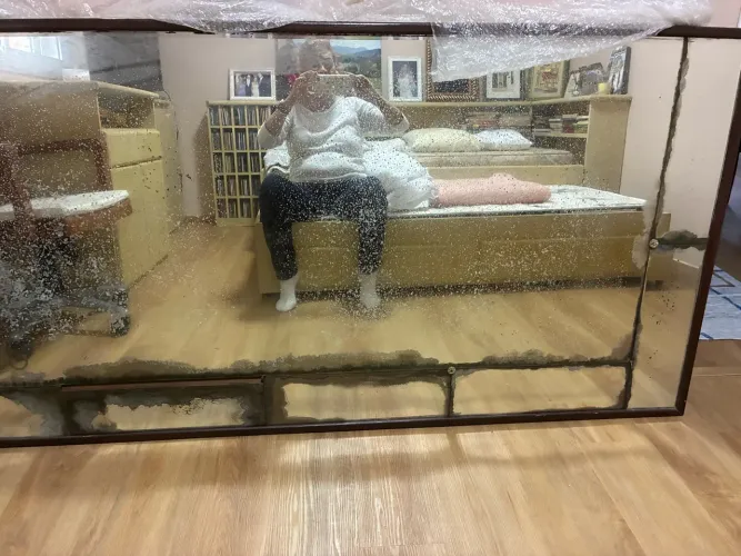 Espelho com moldura para buffet