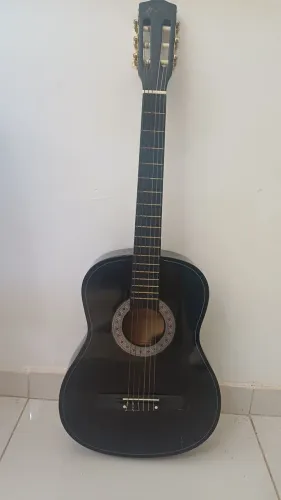 Violão acústico preto usado
