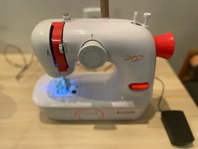 MÁQUINA DE COSTURA PORTÁTIL ELGIN POP