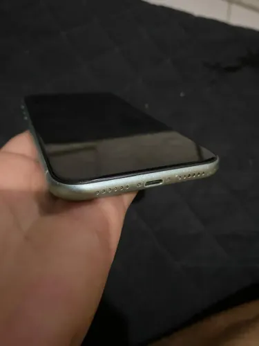 iPhone 11 64 GB em bom estado
