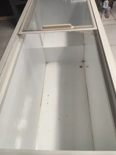 Vende um freezer semi novo horizontal