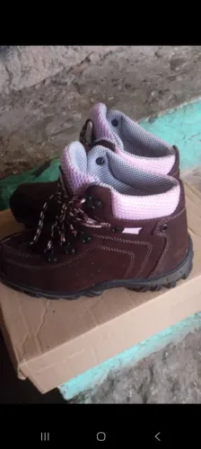 Bota feminina de couro legítimo