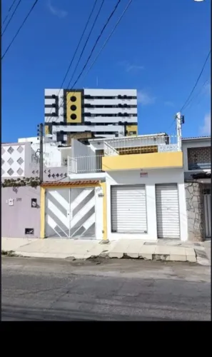 Casa aconchegante,com ponto comercial,bem localizada. Fone: *23