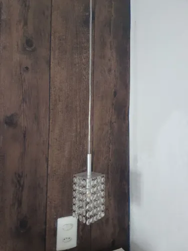 Dois Pendentes com Cristal Legítimo não Amarela.