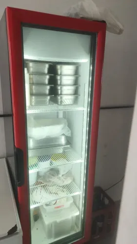 VENDO EXPOSITOR DE BEBIDAS
