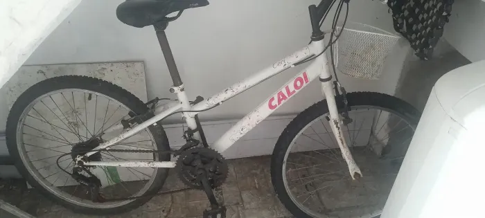 Vendo bicicleta feminina Caloi aro 24 usada