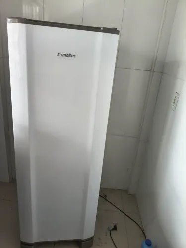 Geladeira Esmaltec ótima oportunidade