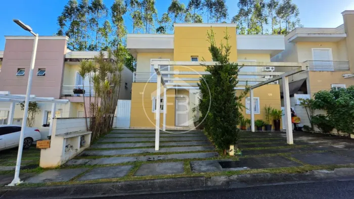 Casa Sobrado à venda na Granja Viana R$ 970.000,00 c/ 158m² 3 quartos, 2 vagas - Cond. Que