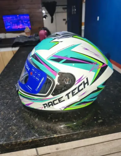 Capacete novo nunca usado tamanho 62