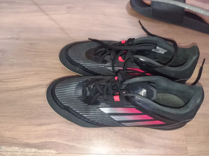 Chuteira Adidas F50 preta 40