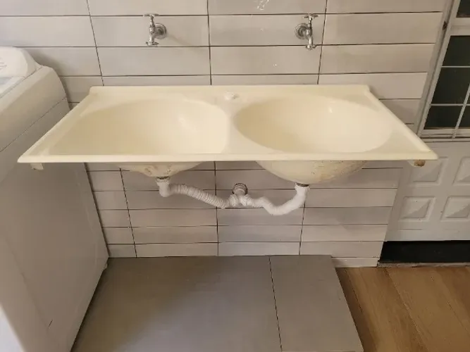 Tanque, lavatório e vaso sanitário 