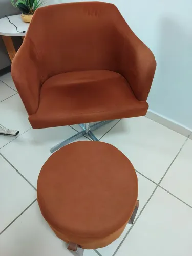 Cadeira giratória com apoio para os pés