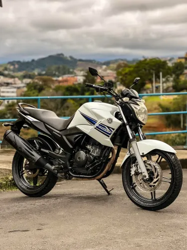 Yamaha Fazer 250cc 2014 branca