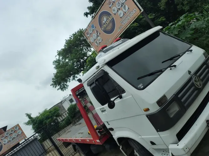Caminhão reboque e perfeito condições pronto para trabalho 