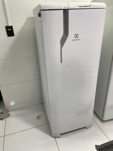 Geladeira Eletrolux 240L